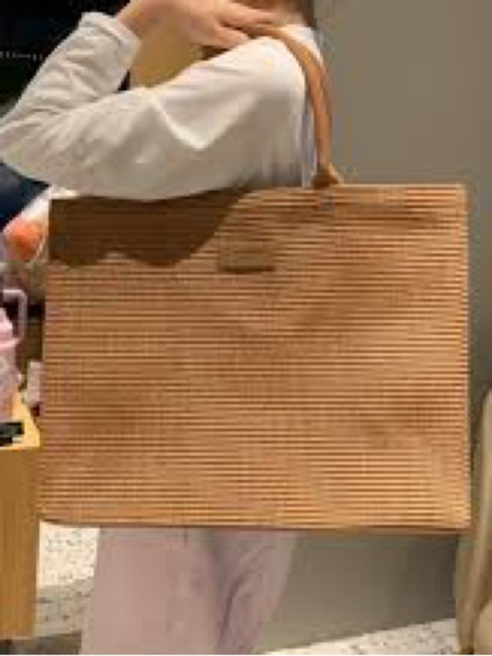 Burberry Goddess Rattan Oversized Tote Bag - Picture 4 of 7